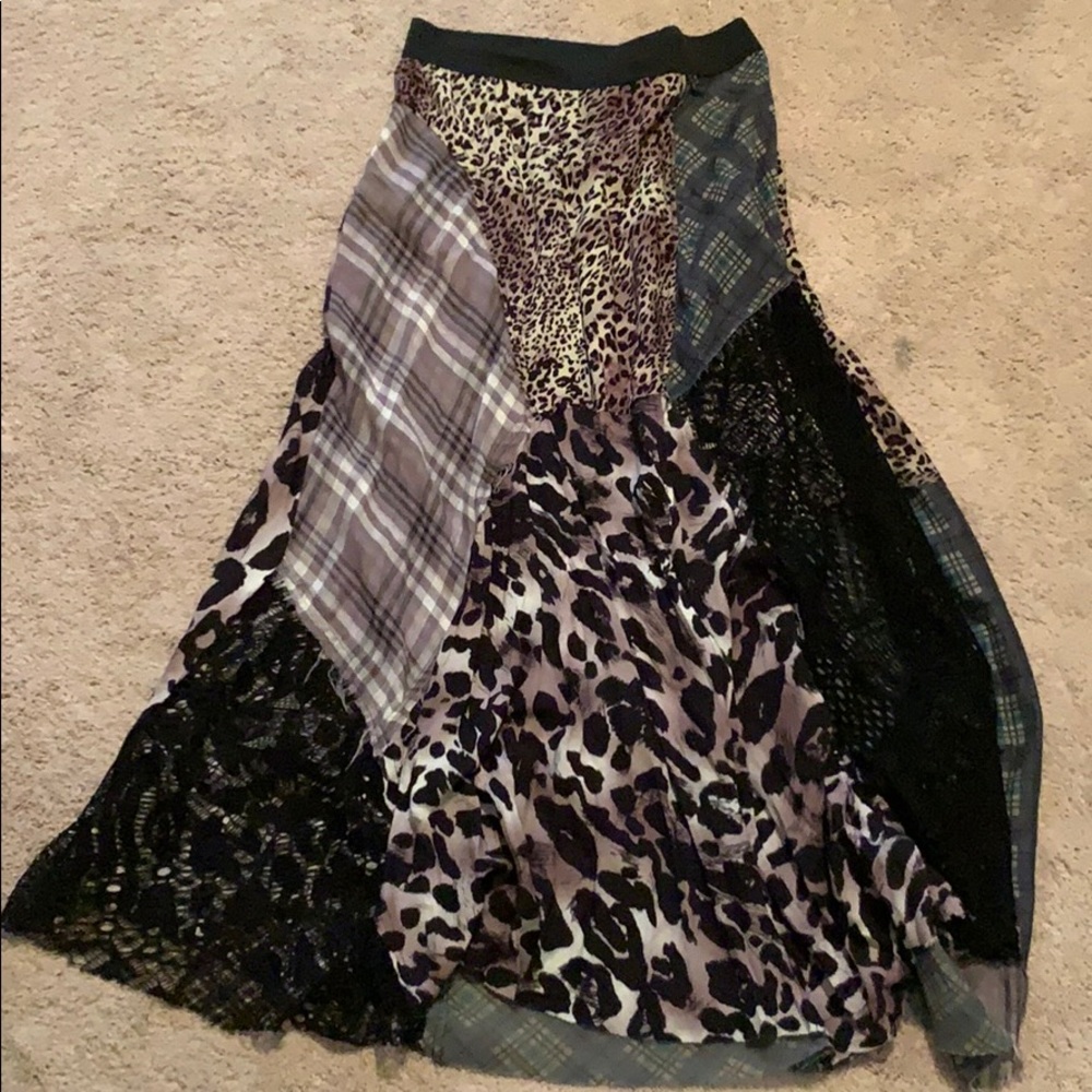 Super fun gimmicks by buckle skirt